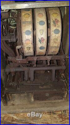 1916 Mills Gooseneck, Cast Iron Slot Machine