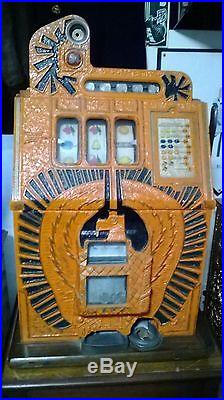 1930's MILLS WAR EAGLE 5 CENT SLOT MACHINE WITH JACKPOT PAYOUT