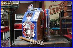 1934 Mills Novelty Castle Front 5c Vintage Slot Machine w. Side Mint Vendor