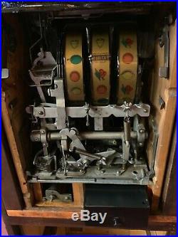 1937 MILLS Extraordinary Club Console GOLD TOKEN Award Slot Machine Watch Video