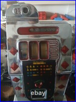 1940's Mills Slot Machine 25 Cent Machine Works As Designed