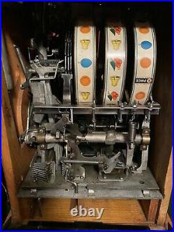 1940's PACE slot machine. Works Great