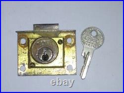 ANTIQUE SLOT MACHINE Early CAILLE Yale Lock with Working Key