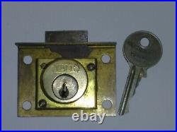 ANTIQUE SLOT MACHINE Early MILLS NOVELTY Yale Lock with Working Key