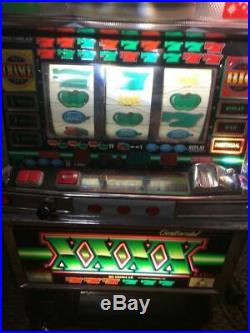 Antique 1980s Slot machine, Aruze Continental 3 reel, key, lights and sounds