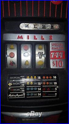 Antique Mills 1940s 5c slot machine. All original withCash Box! Fully functional