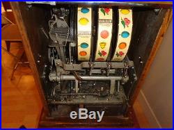 Antique Mills Poinsettia Slot Machine