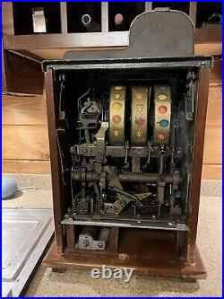 Antique Mills Quarter Slot Machine