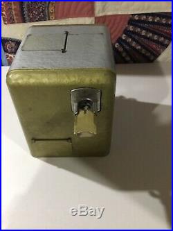 Antique Mills Vest Pocket Slot Machine/Trade Stimulator 5 Cent, 1930s