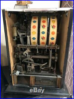 Antique Pace Mfg Comet 5 cent slot machine in good working condition