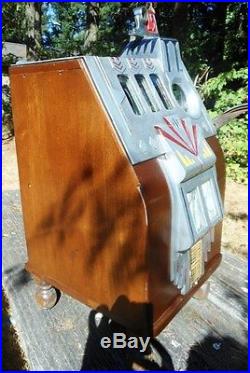 Antique Pace Royal Comet. 25 cent Slot Machine without console cabniet