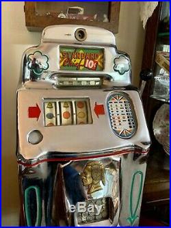 Antique Slot Machine 10¢ O. D. Jennings 1940's Standard Chief with jack pot full