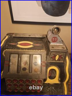 Antique Slot Machine, Lion Head. Working