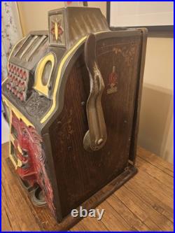 Antique Slot Machine, Lion Head. Working