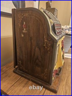 Antique Slot Machine, Lion Head. Working