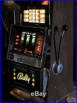 Antique Vintage Bally's Slot Machine' 3 Liner (model 831 -d) Nice Shape