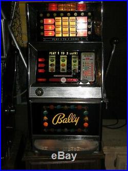 Antique Vintage Bally's Slot Machine' 3 Liner (model 831 -d) Nice Shape