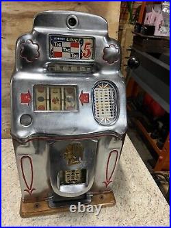 Antique jennings slot machine