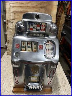 Antique jennings slot machine