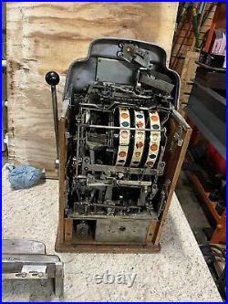 Antique jennings slot machine