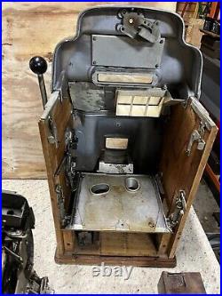 Antique jennings slot machine