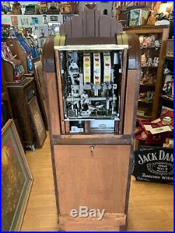 Antique vintage Mills Extraordinary 25 Cent Slot machine
