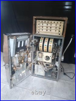 Bally Quarters Slot Machine 1960s 131-25C