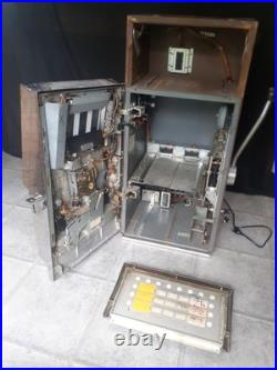 Bally Quarters Slot Machine 1960s 131-25C