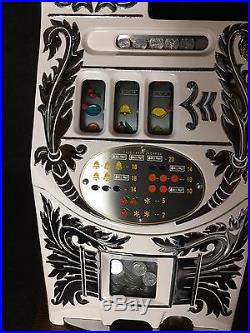 Beautiful Antique Restored Mills Extra Bell Slot Machine, White With Crome