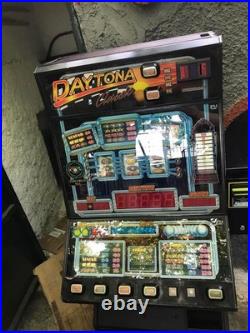 DAYTONA Slot Machine