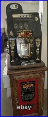 GOLDEN NUGGET SLOT MACHINE 25¢ with matching stand