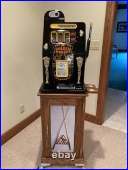 Golden Nugget Genuine Mills 25 Cent Slot Machine & Oak Stand