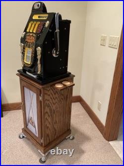 Golden Nugget Genuine Mills 25 Cent Slot Machine & Oak Stand