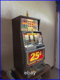 IGT 25¢ Coin Slot Machine 21/6.5/40