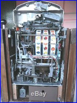 Jennings SWEEPSTAKES Chief in the CONSOLE Stand-5 Cent-Slot Machine-Beautiful