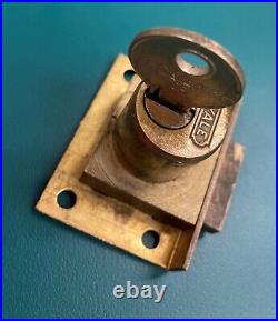 Jennings Slot Machine Original Yale lock W new key 1 3/16 Barrel