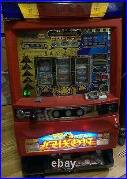 Luxor vintage slot machine coins, key powers up- doesn't work