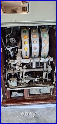 MILLS BLACK CHERRY SLOT MACHINE 1940's. AMAZING CONDITION