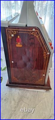 MILLS BLACK CHERRY SLOT MACHINE 1940's. AMAZING CONDITION
