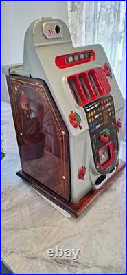 MILLS BLACK CHERRY SLOT MACHINE 1940's. AMAZING CONDITION