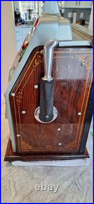 MILLS BLACK CHERRY SLOT MACHINE 1940's. AMAZING CONDITION