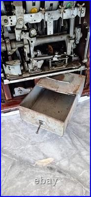 MILLS BLACK CHERRY SLOT MACHINE 1940's. AMAZING CONDITION