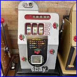 Mills $0.25 Black Cherry Slot Machine. Antique Vintage