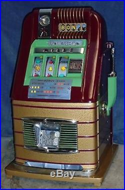 Mills 25-cent B-O-N-U-S hi-top antique slot machine, 1948