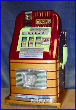 Mills 25-cent BONUS hi-top antique slot machine, 1948