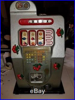 Mills 25c BLACK CHERRY antique slot machine, ca 1946