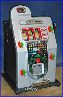 Mills 25c BLACK CHERRY antique slot machine, ca 1946