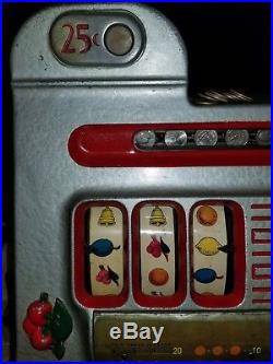 Mills 25c BLACK CHERRY antique slot machine, ca 1946