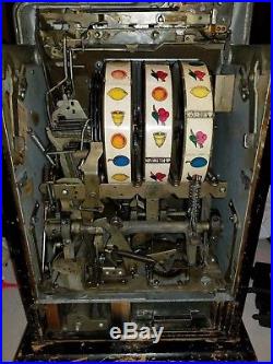 Mills 25c BLACK CHERRY antique slot machine, ca 1946