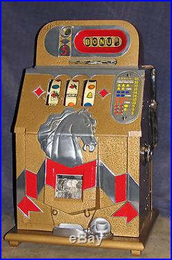 Mills 5-cent Horsehead B-O-N-U-S antique slot machine, 1941